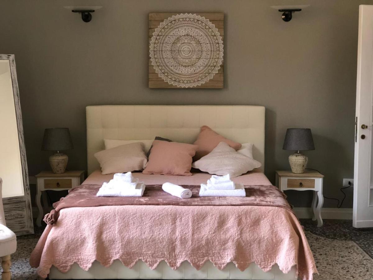 Luxury Camilla Apartment Рим Екстериор снимка